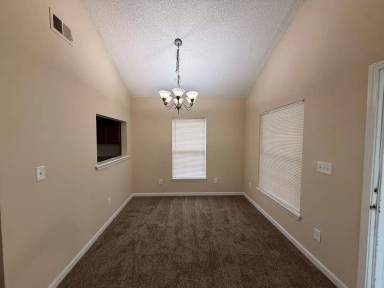 Main picture of 747 Broxton St