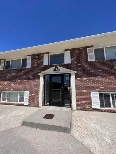 Main picture of 1008 E Jefferson Rd