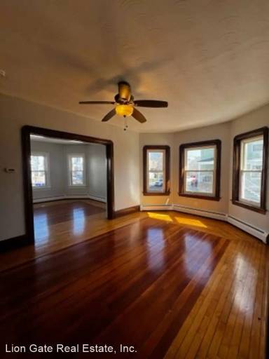 Main picture of 139 Merchant St
