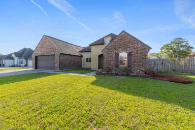 Main picture of 1032 Live Oak Cir