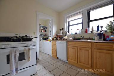 Main picture of 225 Chestnut Hill Ave