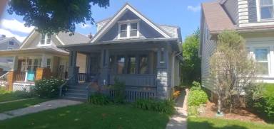 Main picture of 1906 E Kenmore Pl