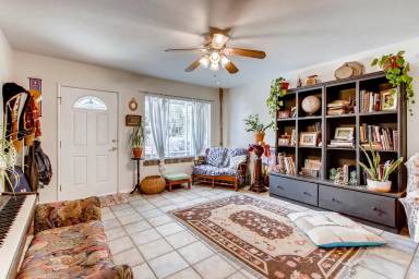 Main picture of 724 Iowa St