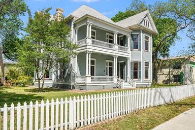 Main picture of 2210 San Gabriel St