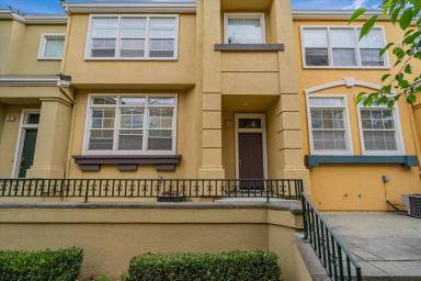 Main picture of 3413 Gilman Cmn