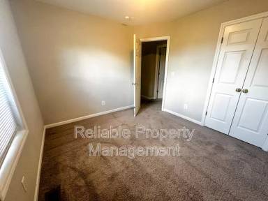 Main picture of 300 Melanie Ct