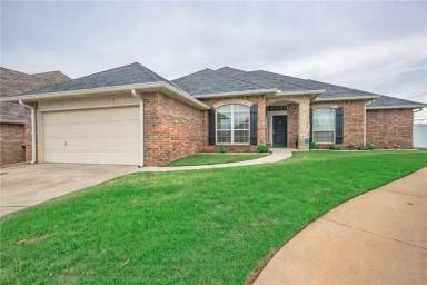 Main picture of 16500 Village Garden Dr