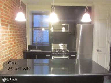 Main picture of 434 W 52nd St