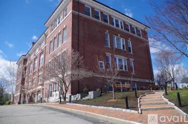 Main picture of 52 Sanborn St