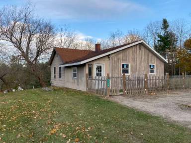 Main picture of 7986 E Fouch Rd
