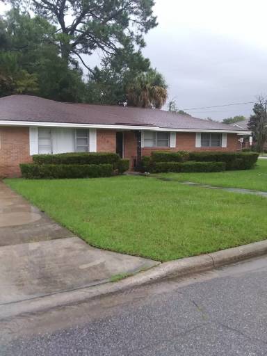 Main picture of 2918 Burroughs St