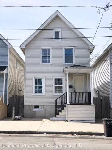 Main picture of 102 Haven St