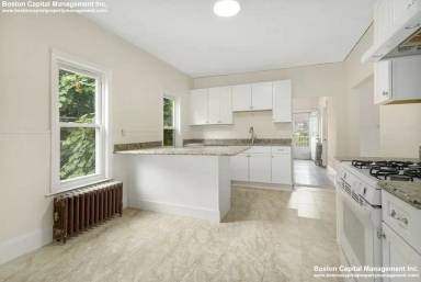 Main picture of 86 Elm St