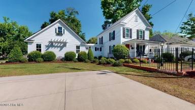 Main picture of 305 Anne St