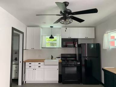 Main picture of 10416 McCormick St