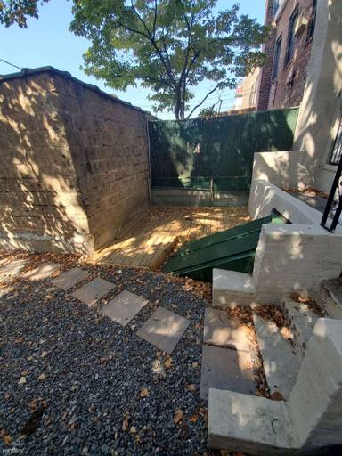 Main picture of 6622 Saunders St