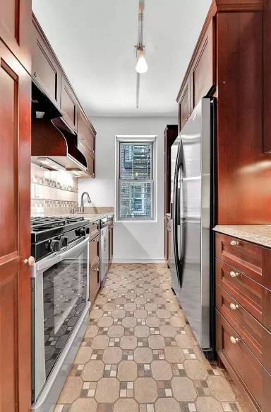 Main picture of 4445 Post Rd