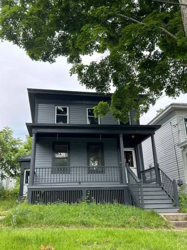 Main picture of 328 W 5th St