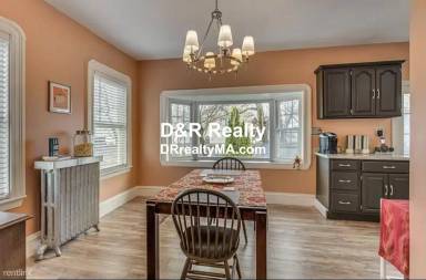 Main picture of 437 Lynn St