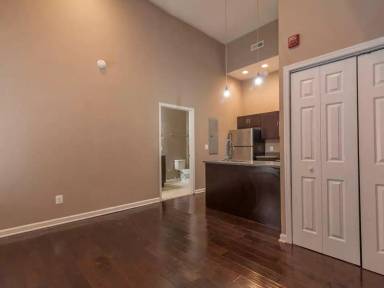 Main picture of 617 W Lexington St