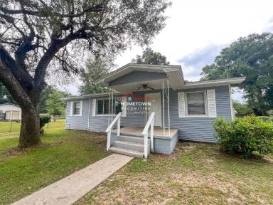 Main picture of 608 N 70th Ave