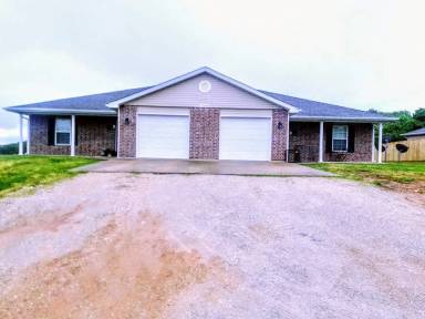 Main picture of 21020 Harbor Ln