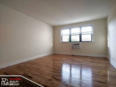 Main picture of 555 W Arlington Apartments