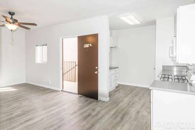Main picture of 433 3/4 W 126th St