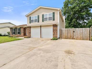 Main picture of 106 Champions Green Dr