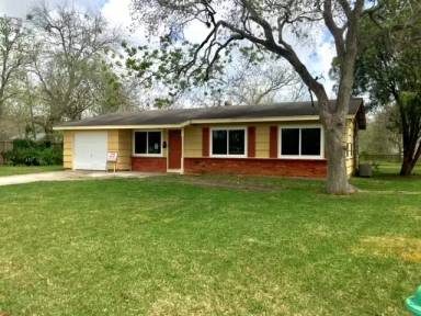 Main picture of 116 Forest Oaks Ln