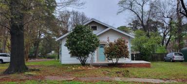 Main picture of 860 Evangeline Pl