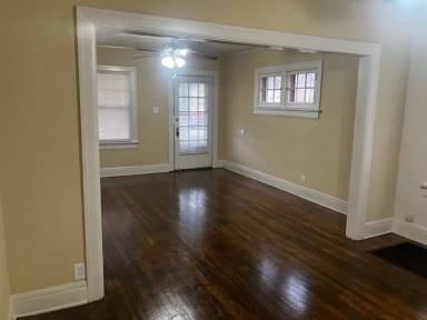 Main picture of 55-57 E Maplewood Ave