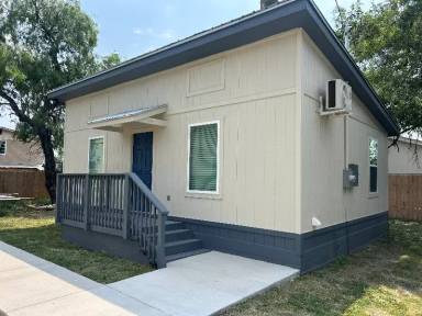Main picture of 8413 Jaime Cavazos St