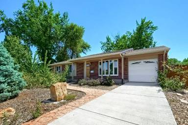 Main picture of 5532 E Center Ave