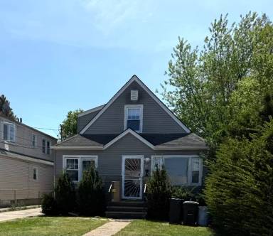 Main picture of 184 Street