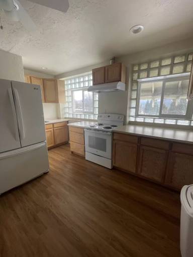 Main picture of 329 N Mount Shasta Blvd