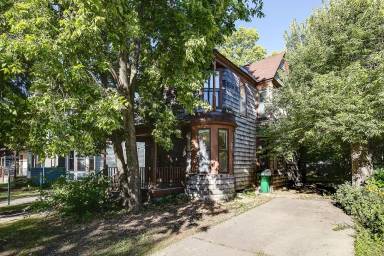 Main picture of 723 13th Ave SE