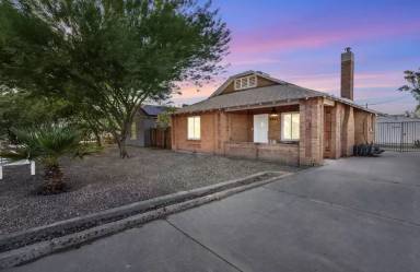 Main picture of 1950 W Palm Ln
