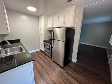 Main picture of 524 E Maude Ave