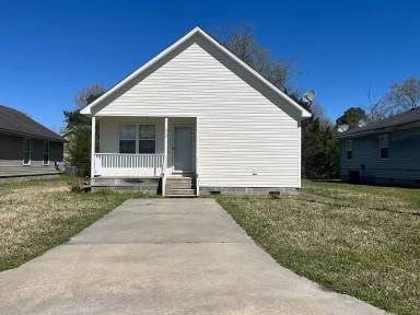 Main picture of 212 Oak Grove Ave