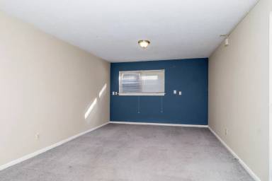 Main picture of 402 Lawrence Pl