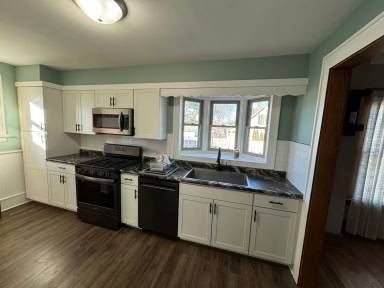 Main picture of 2634 Davenport Ave