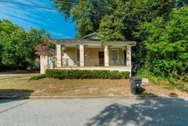 Main picture of 1545 Heath St