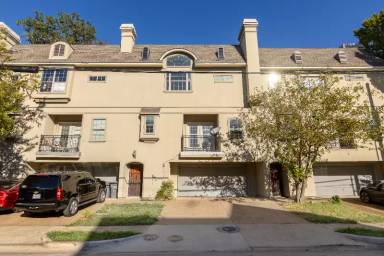 Main picture of 2203 N Carroll Ave