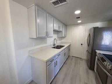 Main picture of 4443 E Wood St