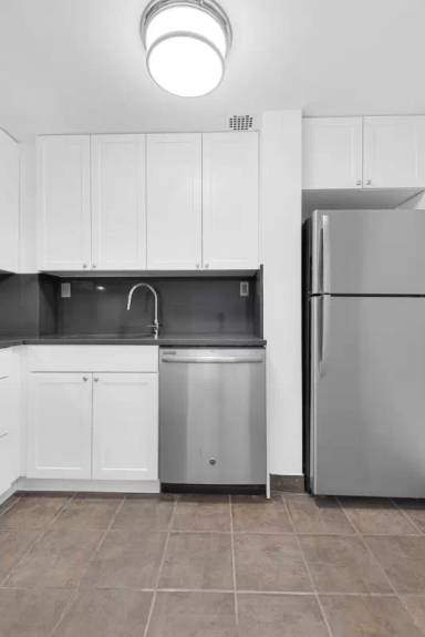 Main picture of 655 2nd Ave