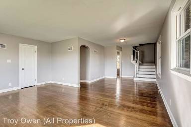 Main picture of 3222 S 37th St