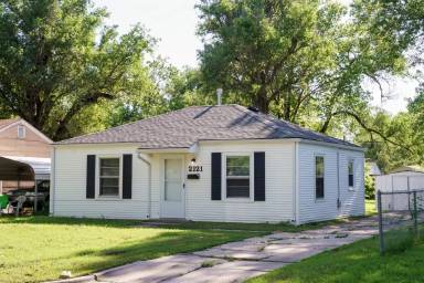 Main picture of 2121 S Spruce St