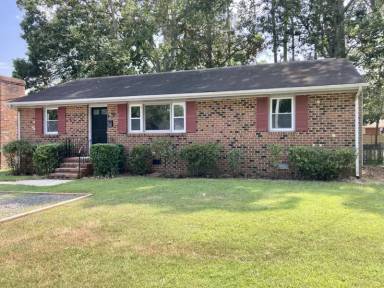 Main picture of 305 Charlotte Ave
