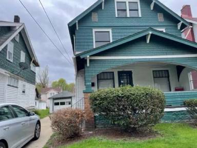 Main picture of 605 W Warren Ave